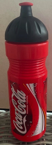 58182-2 € 4,00 coca cola bidon rood zwarte deksel gele streep H. D..jpeg